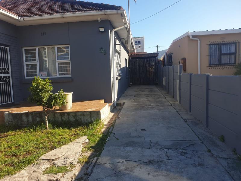 3 Bedroom Property for Sale in Avondale Western Cape